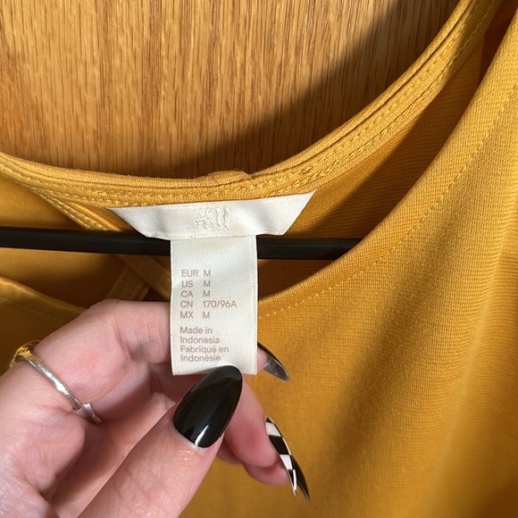 H & M Dress. Size Medium. - Picture 3 of 4